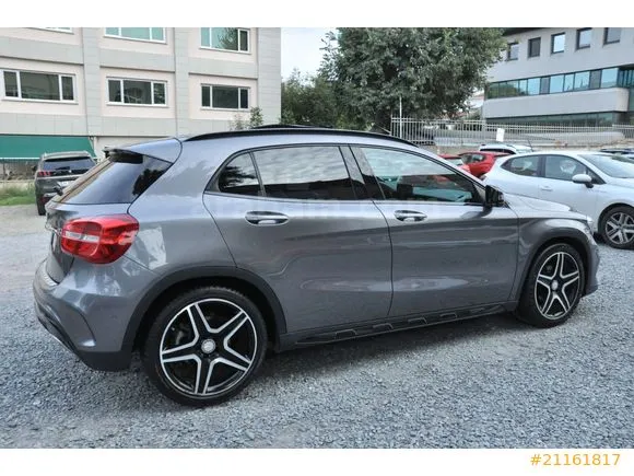 Mercedes-Benz GLA 200 AMG Image 7